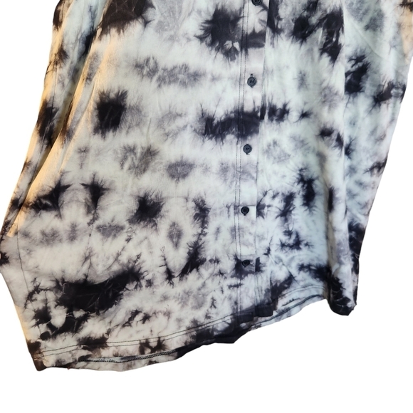 Missguided shirt dress with button front in tie dye white blackish purple - Picture 5 of 13